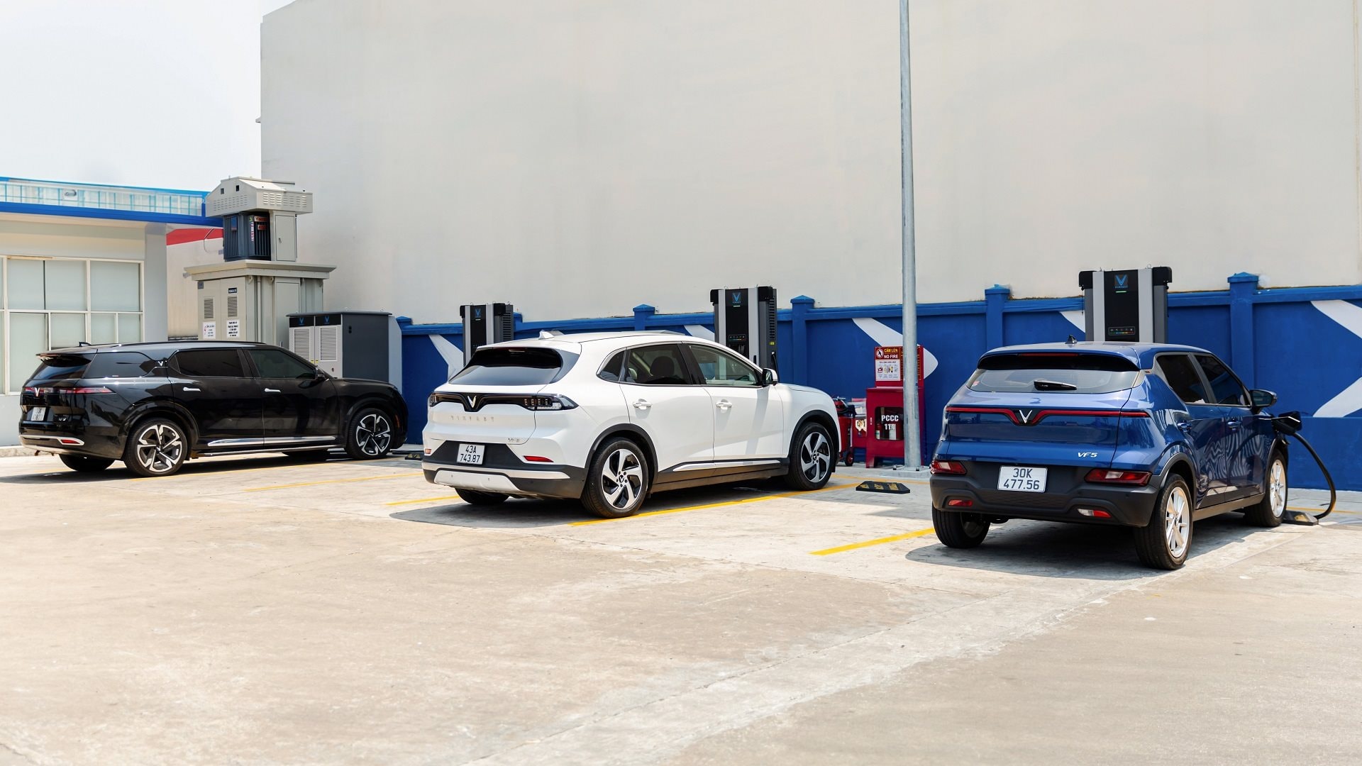 Hà Nội đề xuất V-green của ông Phạm Nhật Vượng lắp 39 trạm sạc, tủ đổi pin xe điện ở nơi công cộng, sử dụng chung cho nhiều loại phương tiện