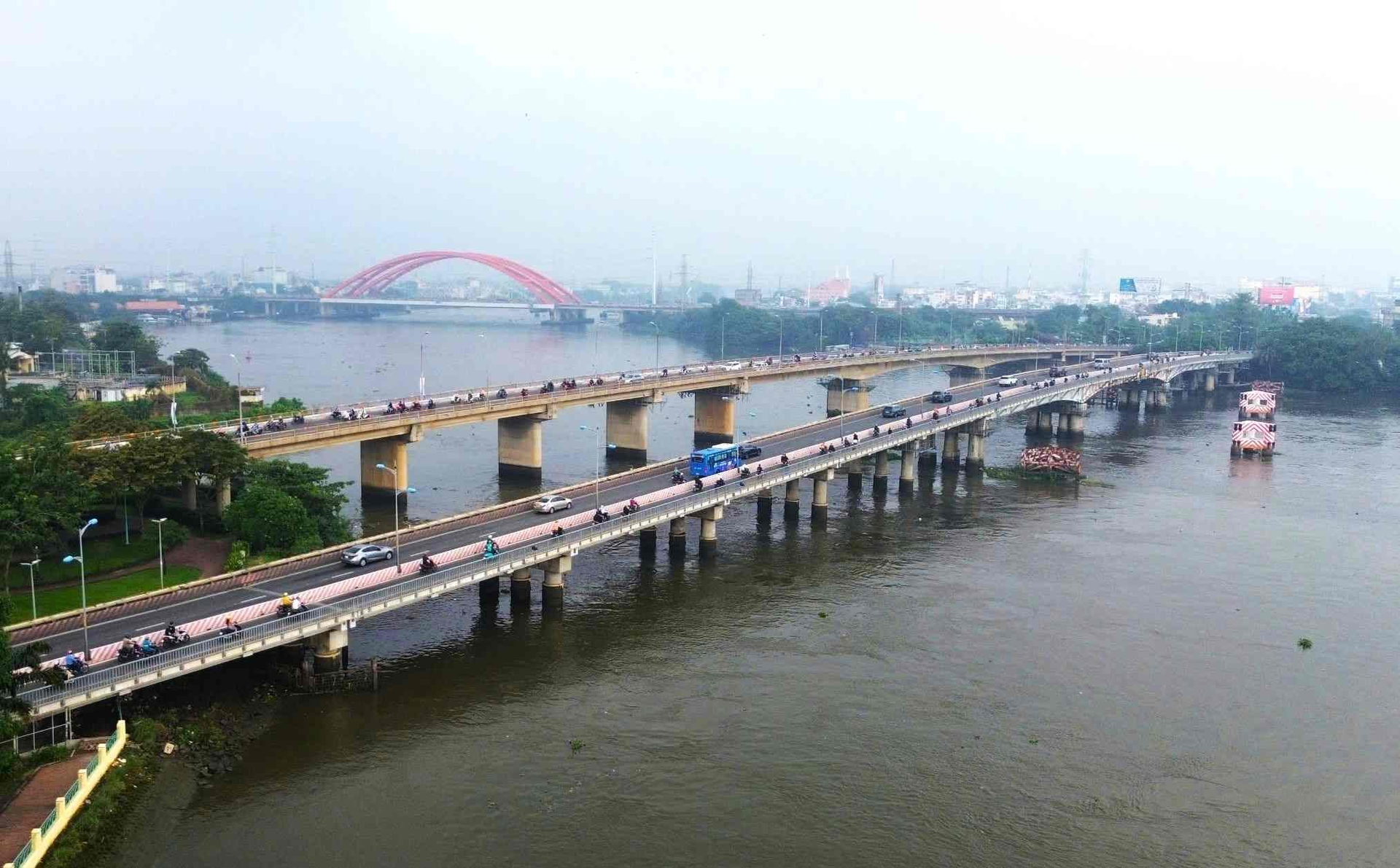 Nhìn cầu nặng rung chuyển trên mặt nước, 100 người Việt Nam hò reo vì thành công lớn, chính thức làm chủ công nghệ phức tạp 