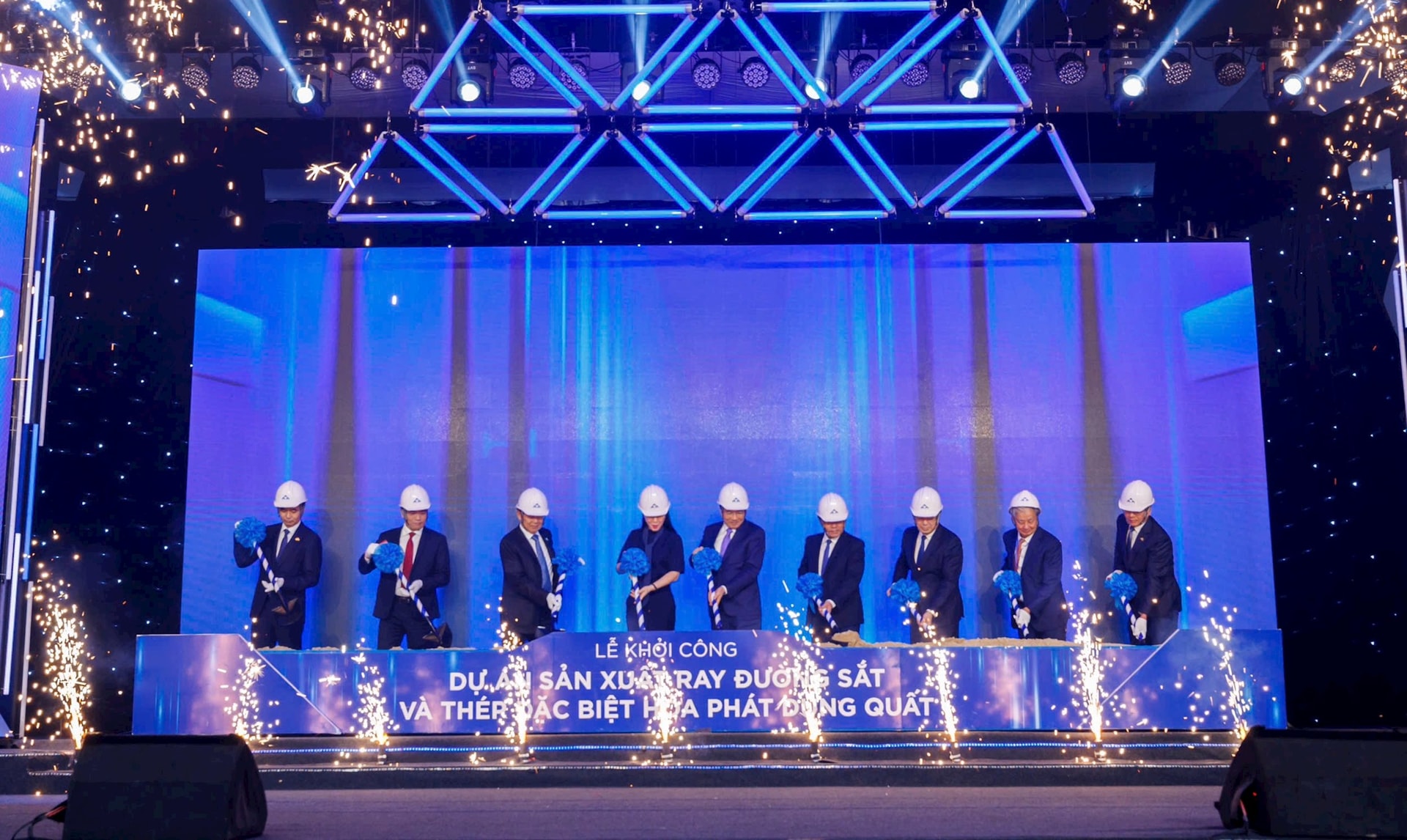 Tỷ phú Trần Đình Long nhấn nút dự án 10.000 tỷ: Sẽ ra lò  thép ray "Made in Vietnam" sớm hơn một năm so với kế hoạch