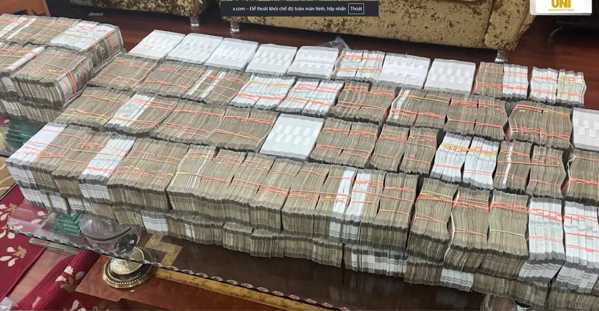 Đột kích đại lý du lịch, tịch thu 13 tỷ đồng tiền mặt chất như đống gạch, 313 kg bạc, 6 kg vàng trị giá 45 tỷ đồng