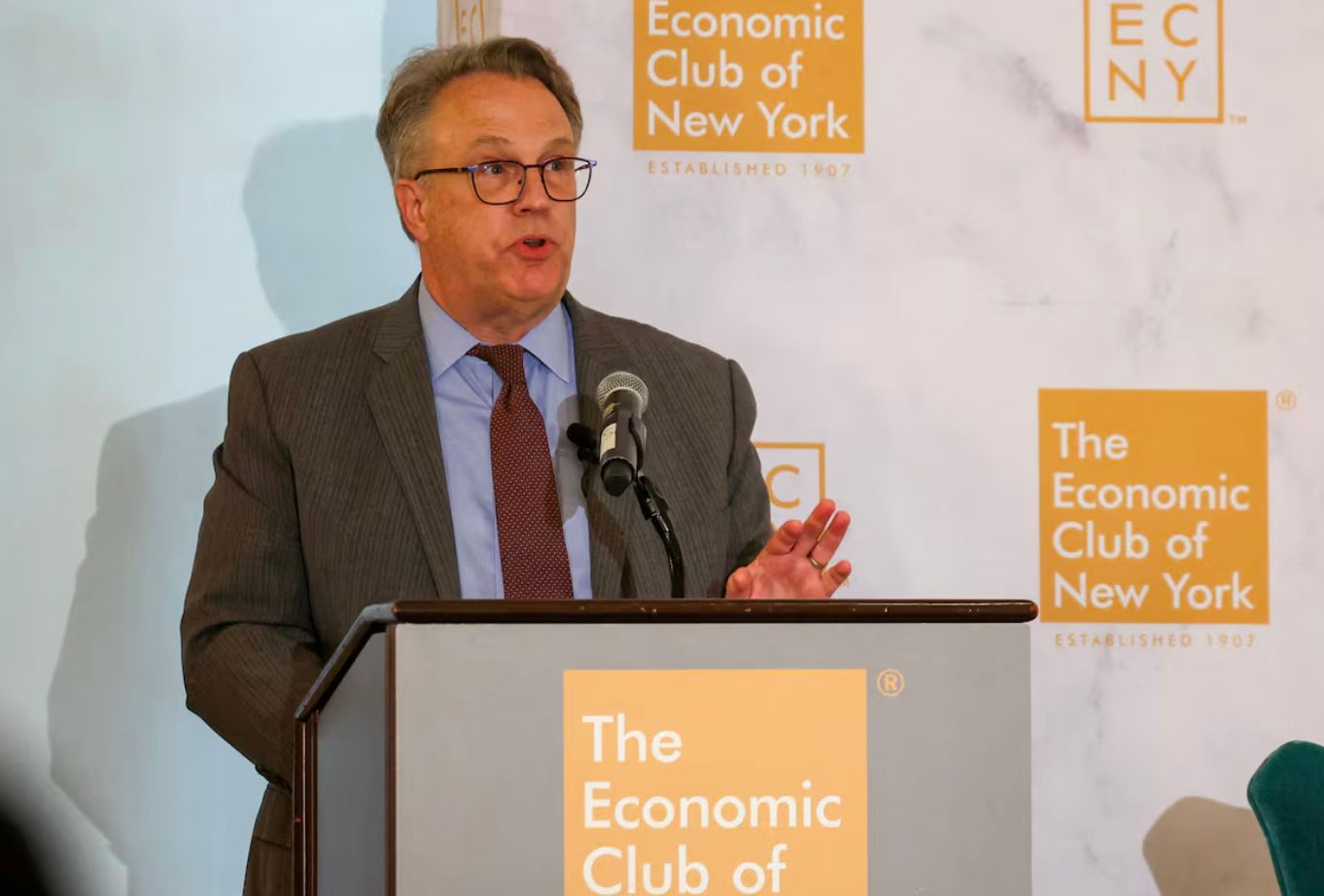 Quan chức có tiếng nói trong Fed tiết lộ khả năng hạ lãi suất trong tháng 1