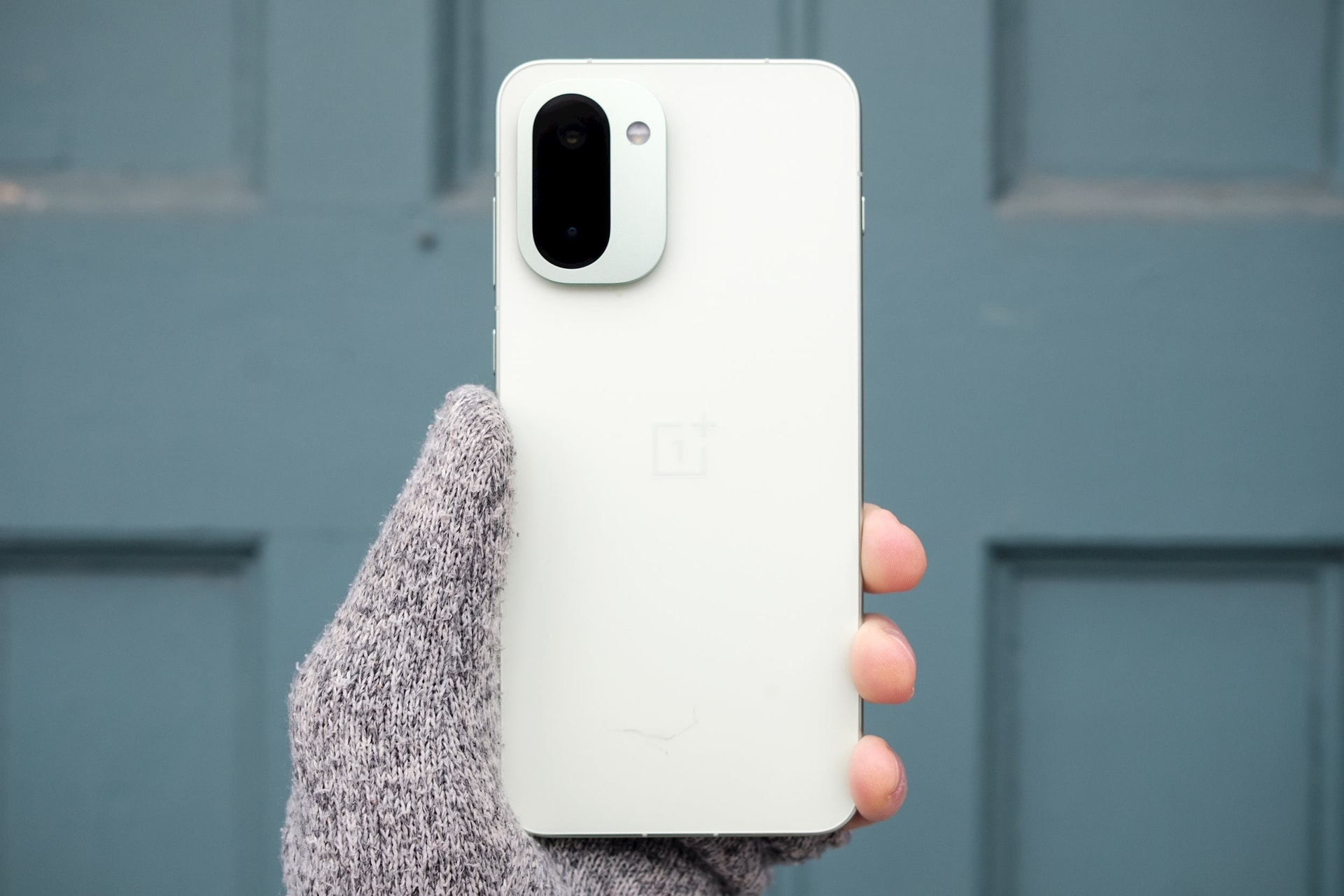 "Bom tấn" tầm trung vừa ra mắt: Rẻ hơn hàng flagship cả 10 triệu vẫn có đủ chip 8 Gen 5, pin lớn 7.400mAh