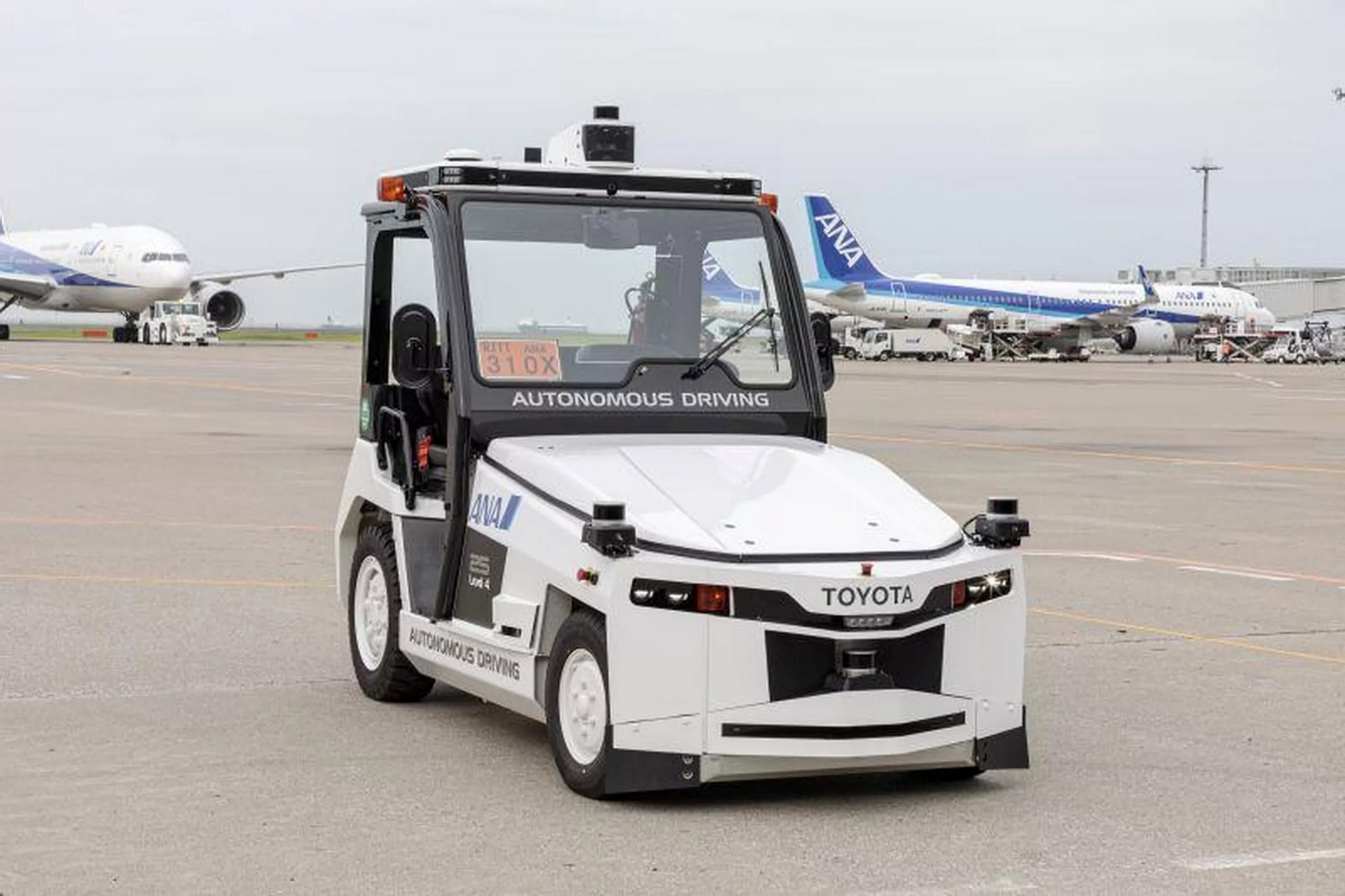 toyota-autonomous-towing-tractor-2-.jpg