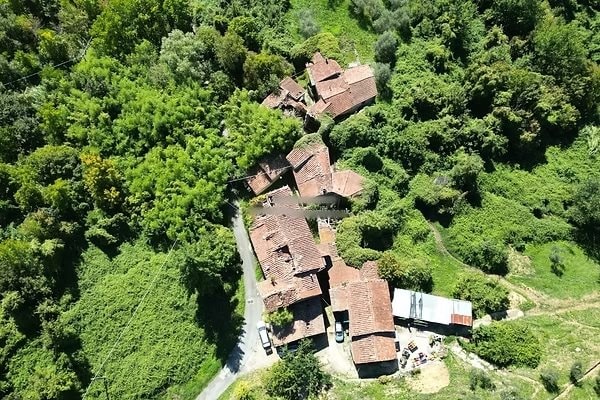 Đôi bạn thân U40 rủ nhau nghỉ hưu sớm, bỏ 2,3 tỷ mua lại cả 1 ngôi làng để cải tạo: "Ở đây chúng tôi có tất cả, chỉ thiếu đúng 1 thứ"