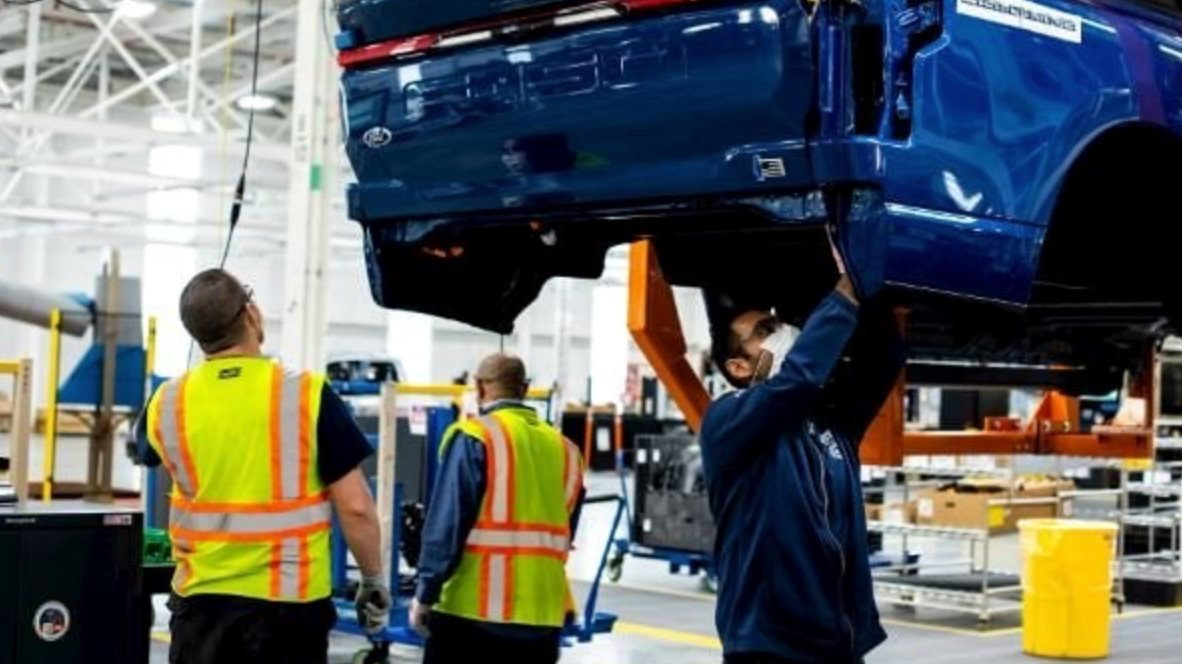 Sự thất bại trong lệnh cấm xe xăng tại châu Âu: Trợ cấp bị thu hẹp, giá xe điện vượt khả năng người dân, hạ tầng sạc không đủ 