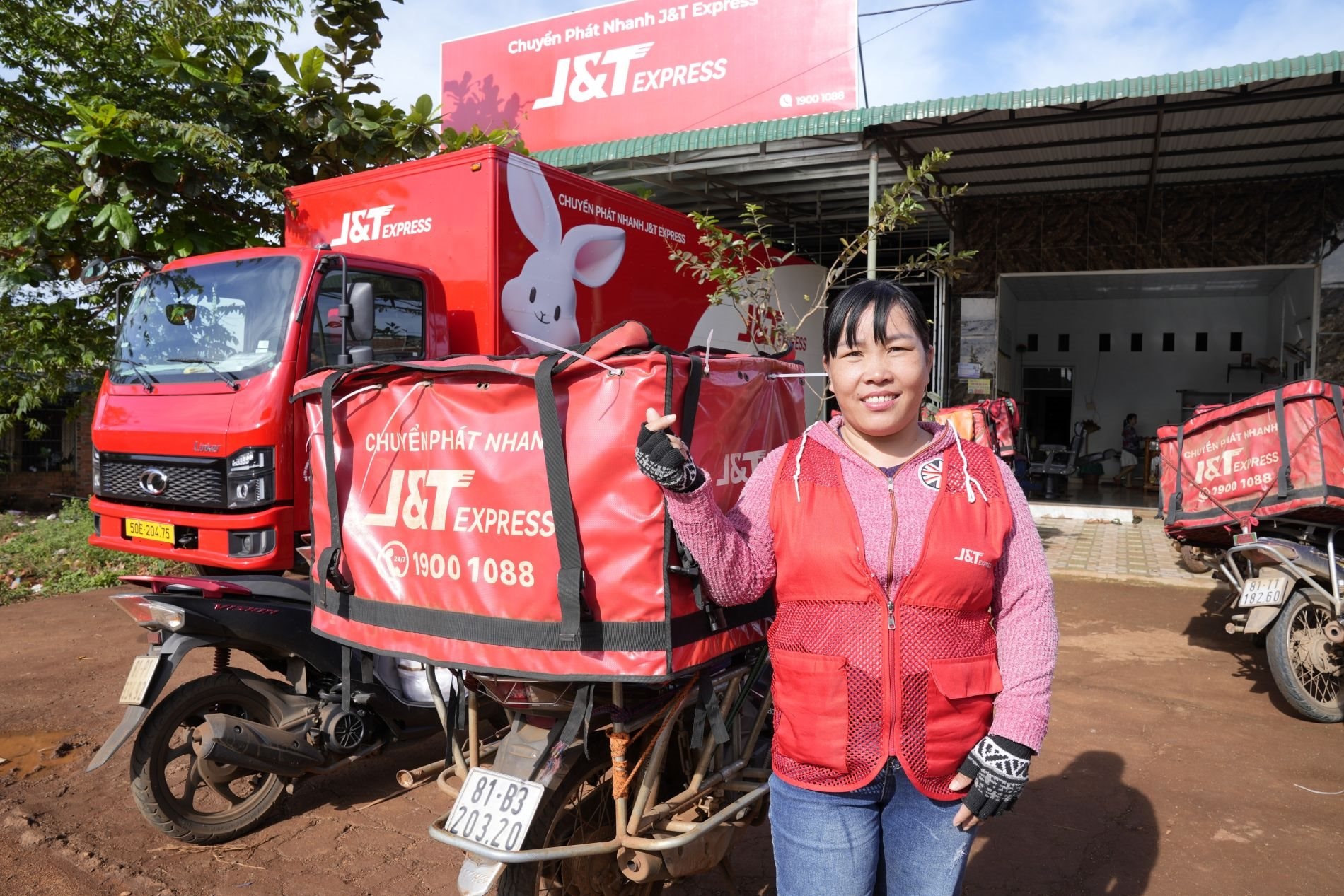 J&T Express nỗ lực kết nối buôn làng, mở lối phát triển vùng biên viễn Chư Prông