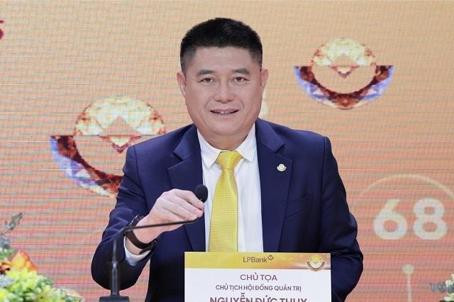 Anh em bầu Thụy rời ghế nóng, cổ phiếu ngân hàng biến động bất ngờ