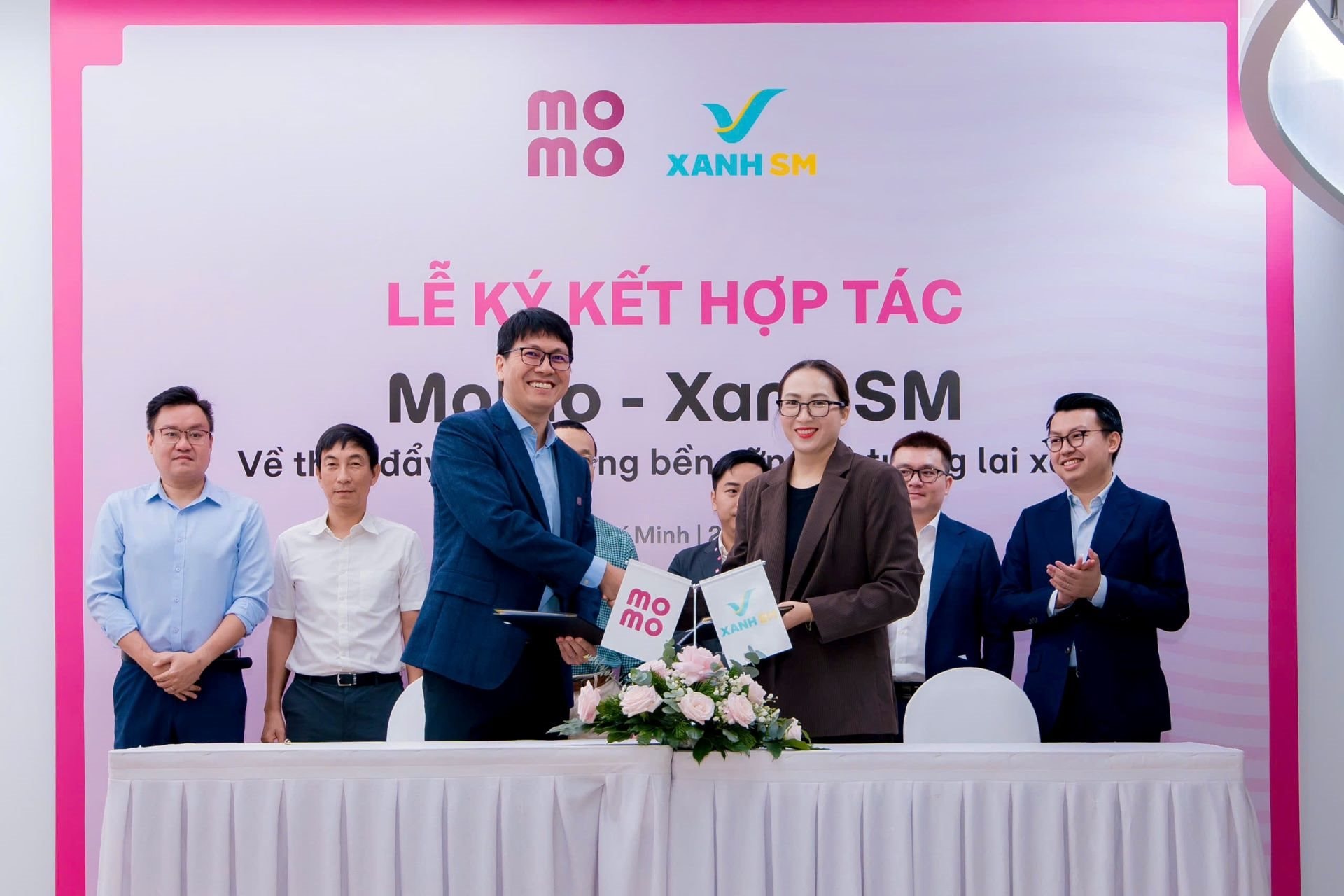 Xanh SM bắt tay Momo