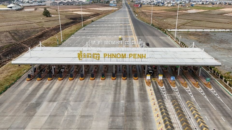 Bị Trung Quốc tạm dừng cho vay, Campuchia đã trả nợ cho Bắc Kinh bao nhiêu trong gần 2 năm qua?