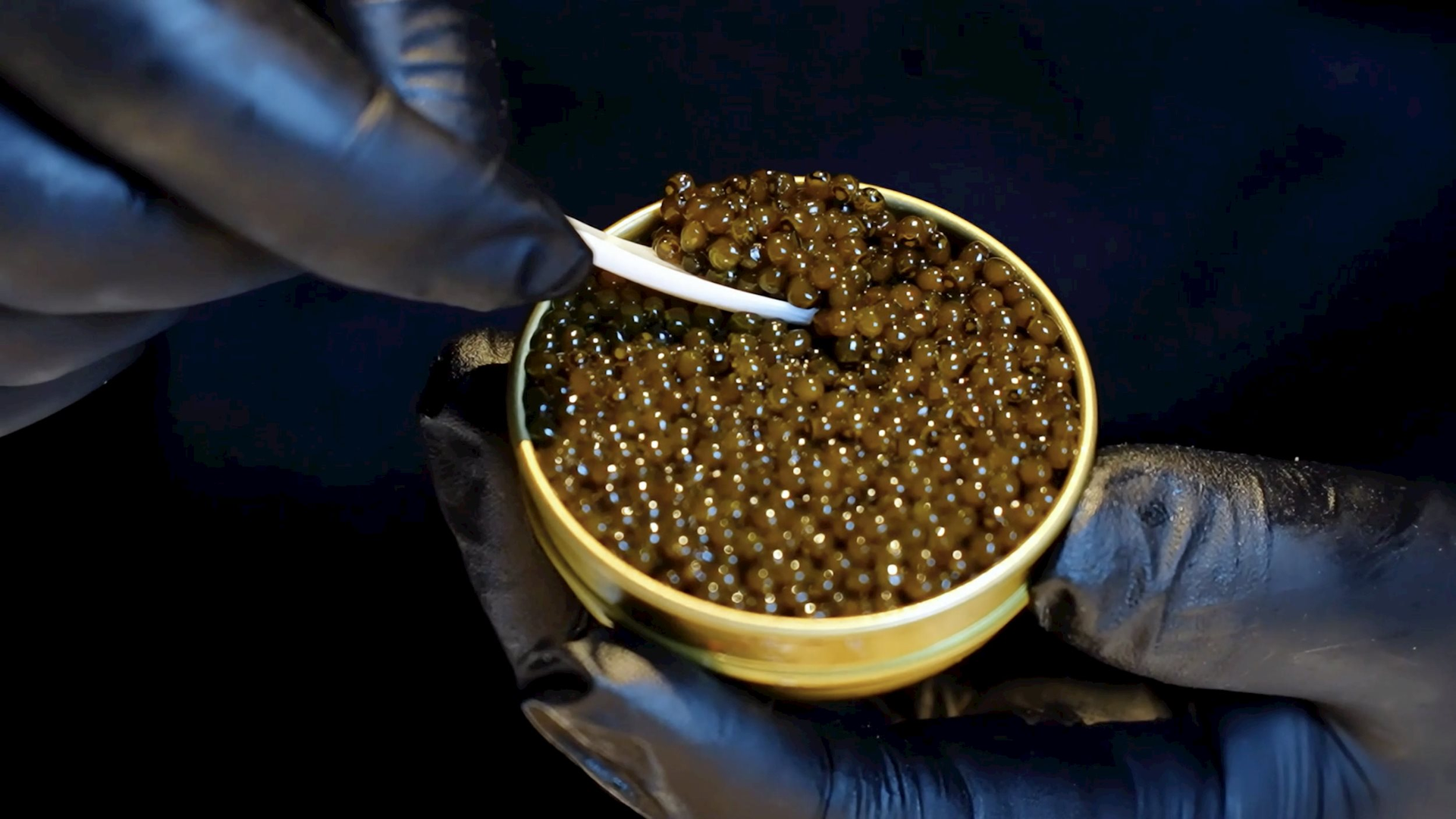 Cứ 10 hộp trứng cá muối thì 6 hộp ‘Made in China’: Trung Quốc từ kẻ vô danh thành nhà sản xuất số 1 thế giới