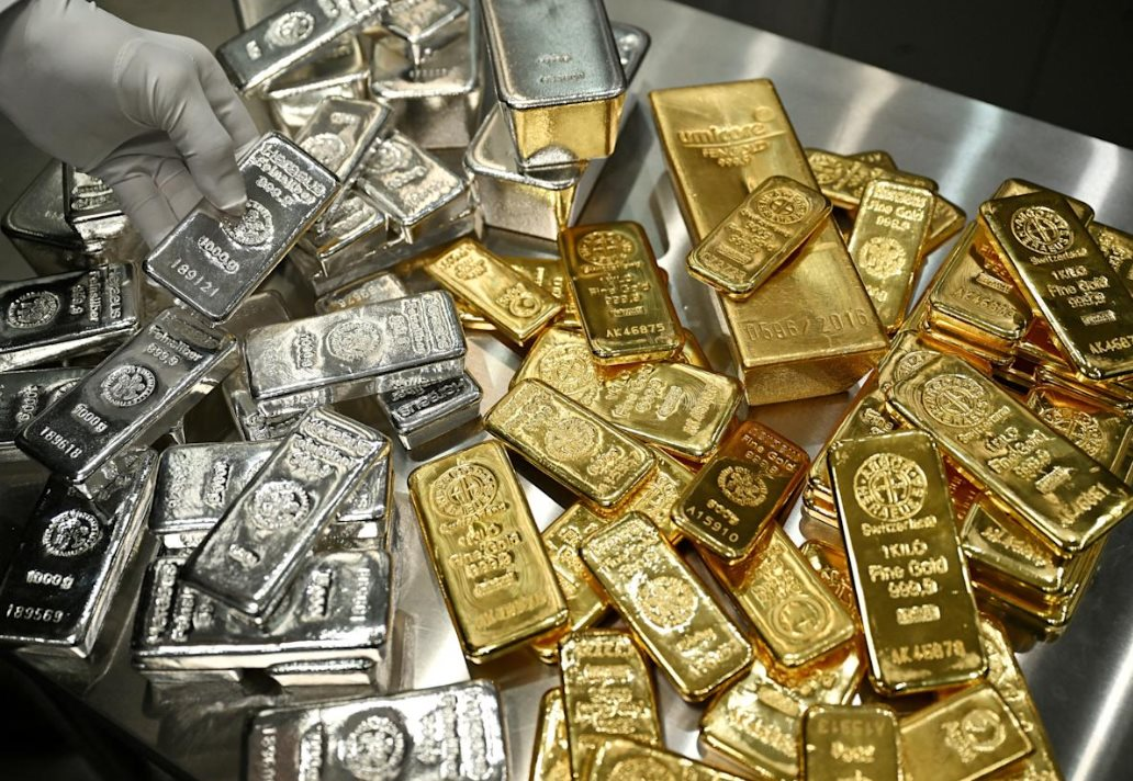 Bitcoin đang ở đâu khi vàng, bạc liên tục lập đỉnh: Sụt giảm hiếm thấy, chuyên gia chỉ thẳng 'đã đến lúc rời đi'