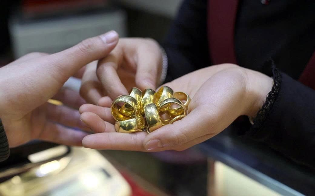 Giá vàng tăng mạnh, vì sao nhiều người nắm giữ mà vẫn run tay?