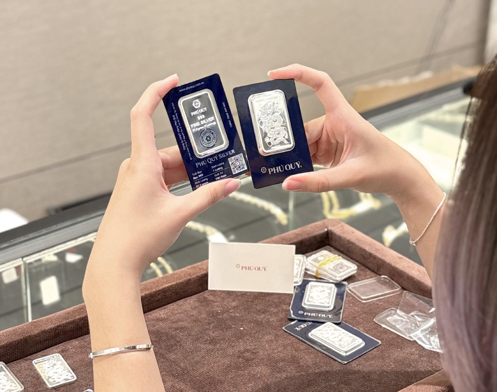 Giá bạc quay đầu giảm sau khi lập đỉnh