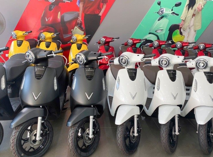 Loạt xe máy điện giảm giá sâu: VinFast 'phản ứng cực nhạy'