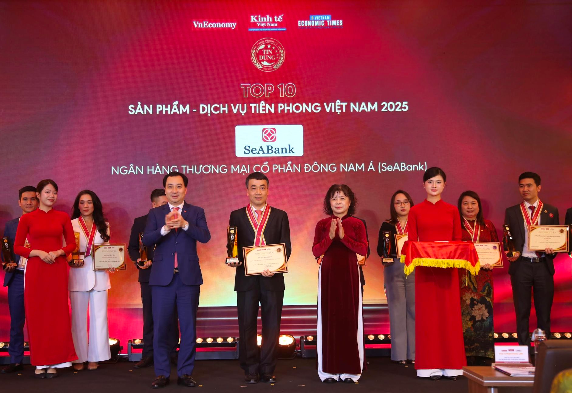 SeABank ghi dấu ấn trách nhiệm xã hội tại Vietnam ESG Awards và Tin Dùng Việt Nam 2025