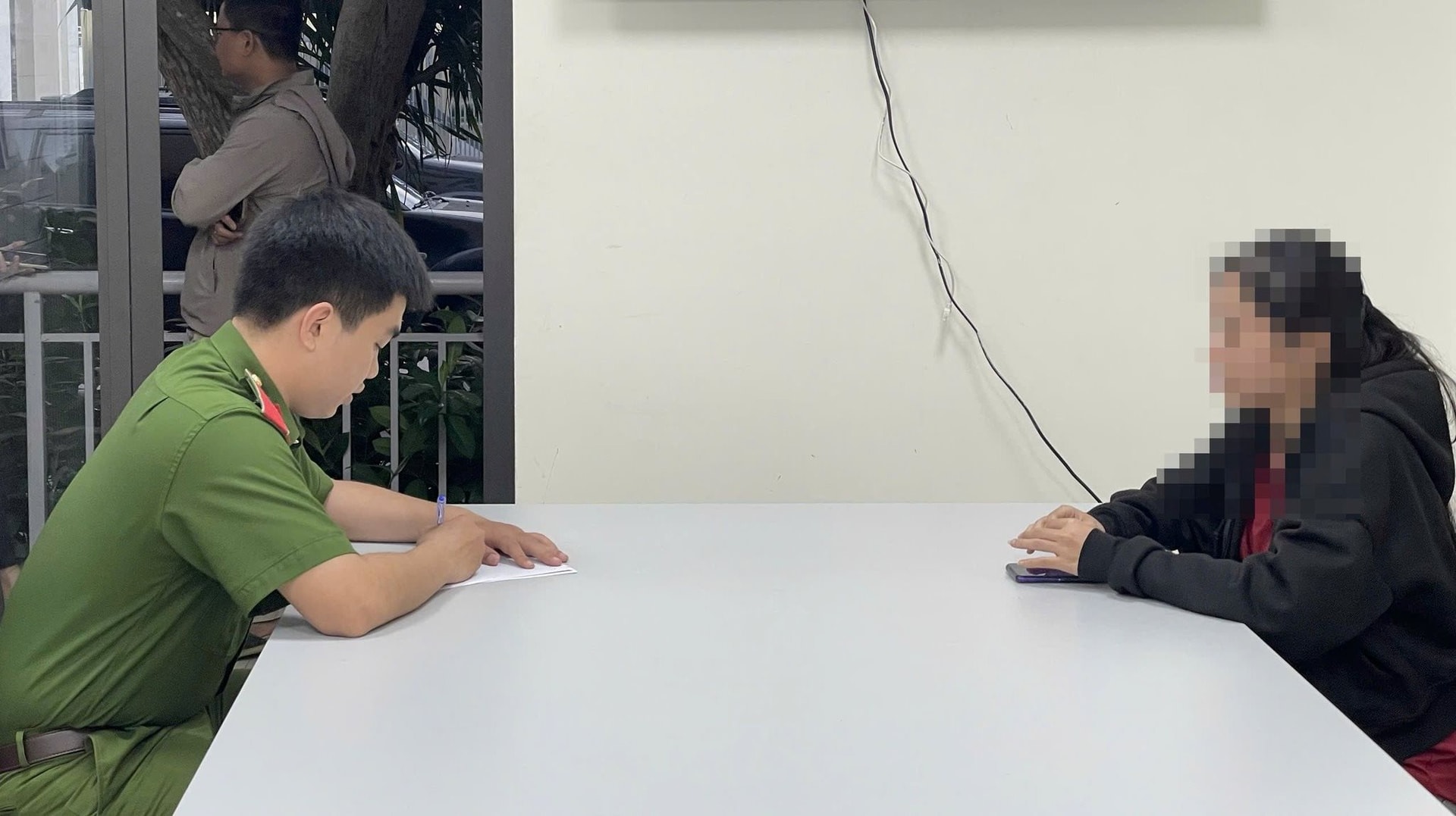 Phát hiện thanh niên SN 2005 chuẩn bị mở sổ tiết kiệm 500 triệu đồng, đăng ký vay online 10-20 triệu rồi xoá app: Công an Đà Nẵng truy xét nóng