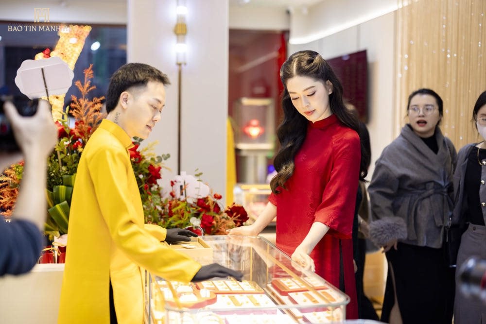 Có 1,5 triệu đồng nhàn rỗi: Tốt nhất là mua 0,1 chỉ vàng?