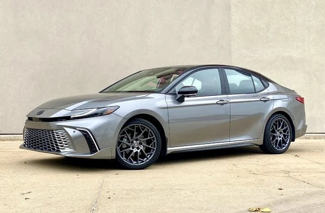 Ai nói Toyota chậm chuyển đổi sang xe điện?