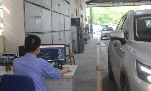 Ô tô "thi trượt" phải nộp phí kiểm định bao nhiêu?
