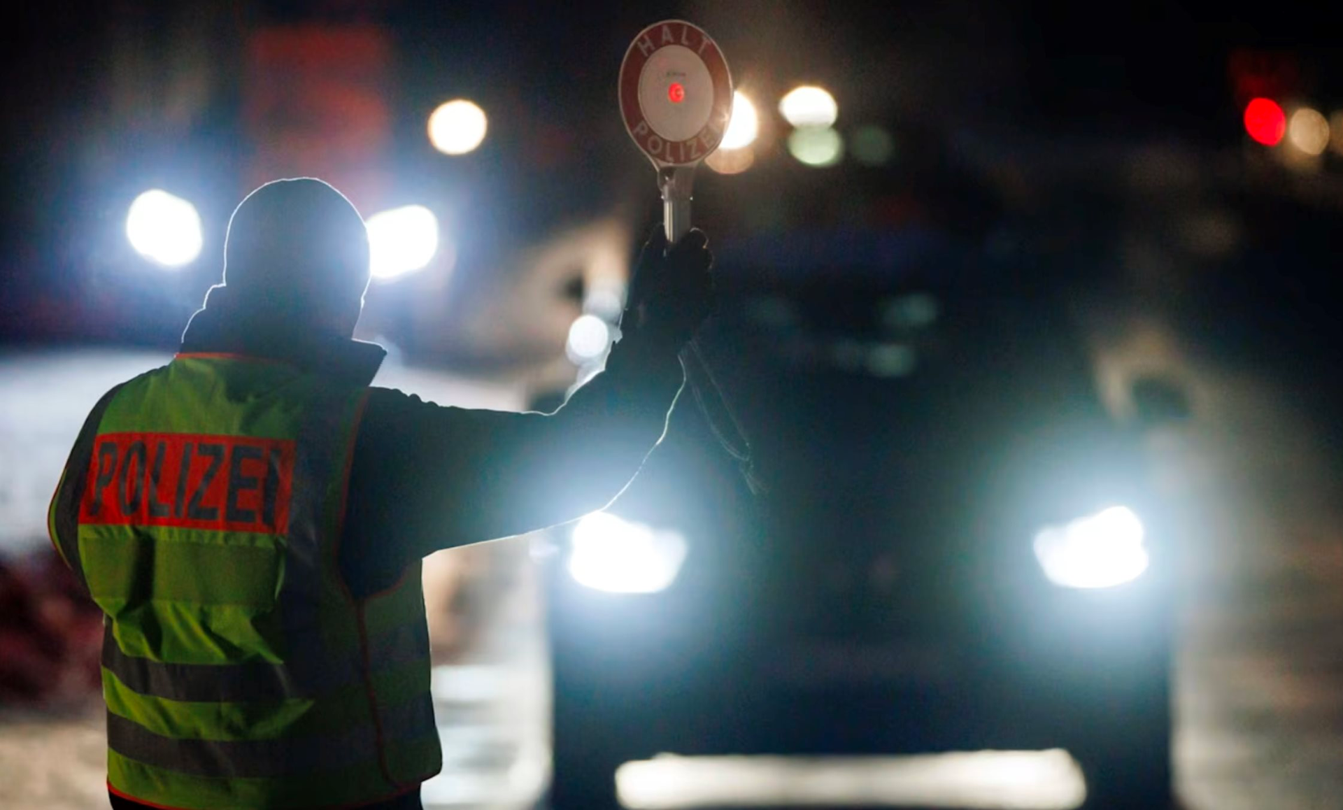 Nền kinh tế 5 nghìn tỷ USD chịu cảnh chưa từng có trong 80 năm: Cả thủ đô mất điện suốt 6 ngày giữa trời rét buốt, hàng chục nghìn người sống trong bóng tối