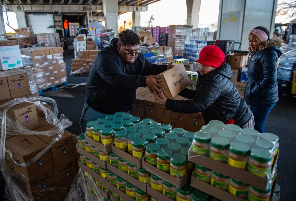 Buồn của nền kinh tế lớn nhất thế giới: Người kiếm nhiều tiền vẫn thấy nghèo, chật vật cả với chi phí trông trẻ, vì đâu?