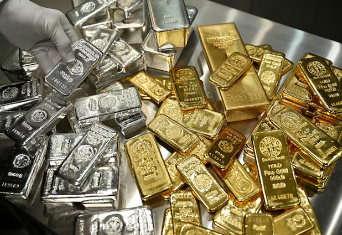 Giá vàng, bạc thế giới đồng loạt lập kỷ lục cao chưa từng có trong lịch sử, chưa dứt đà tăng 