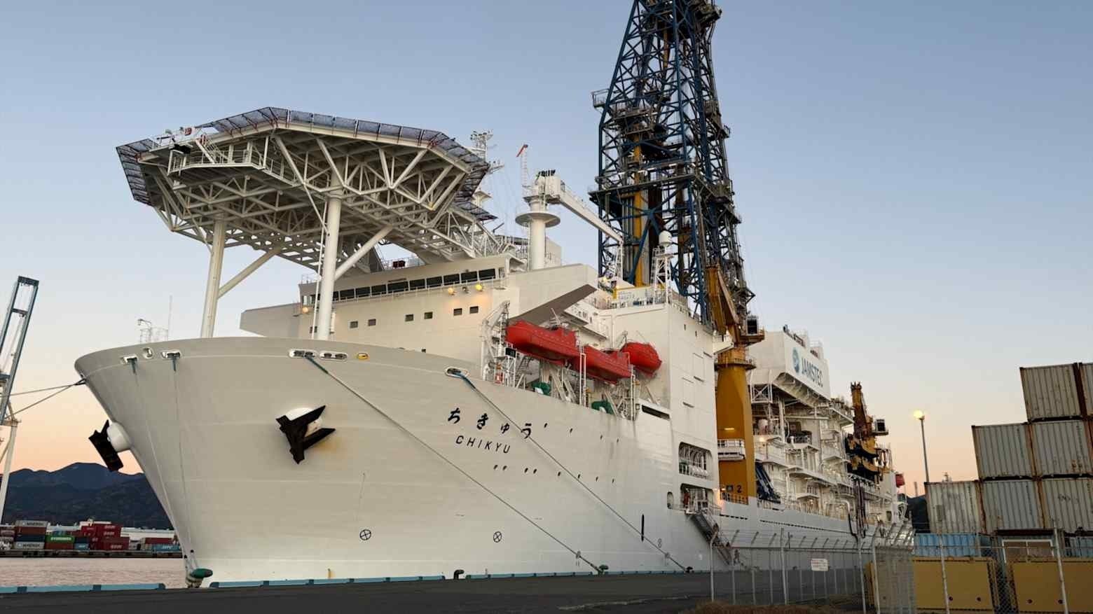 Giữa căng thẳng với Trung Quốc, Nhật Bản dong buồm ra khơi thực hiện nhiệm vụ chưa từng có trên thế giới