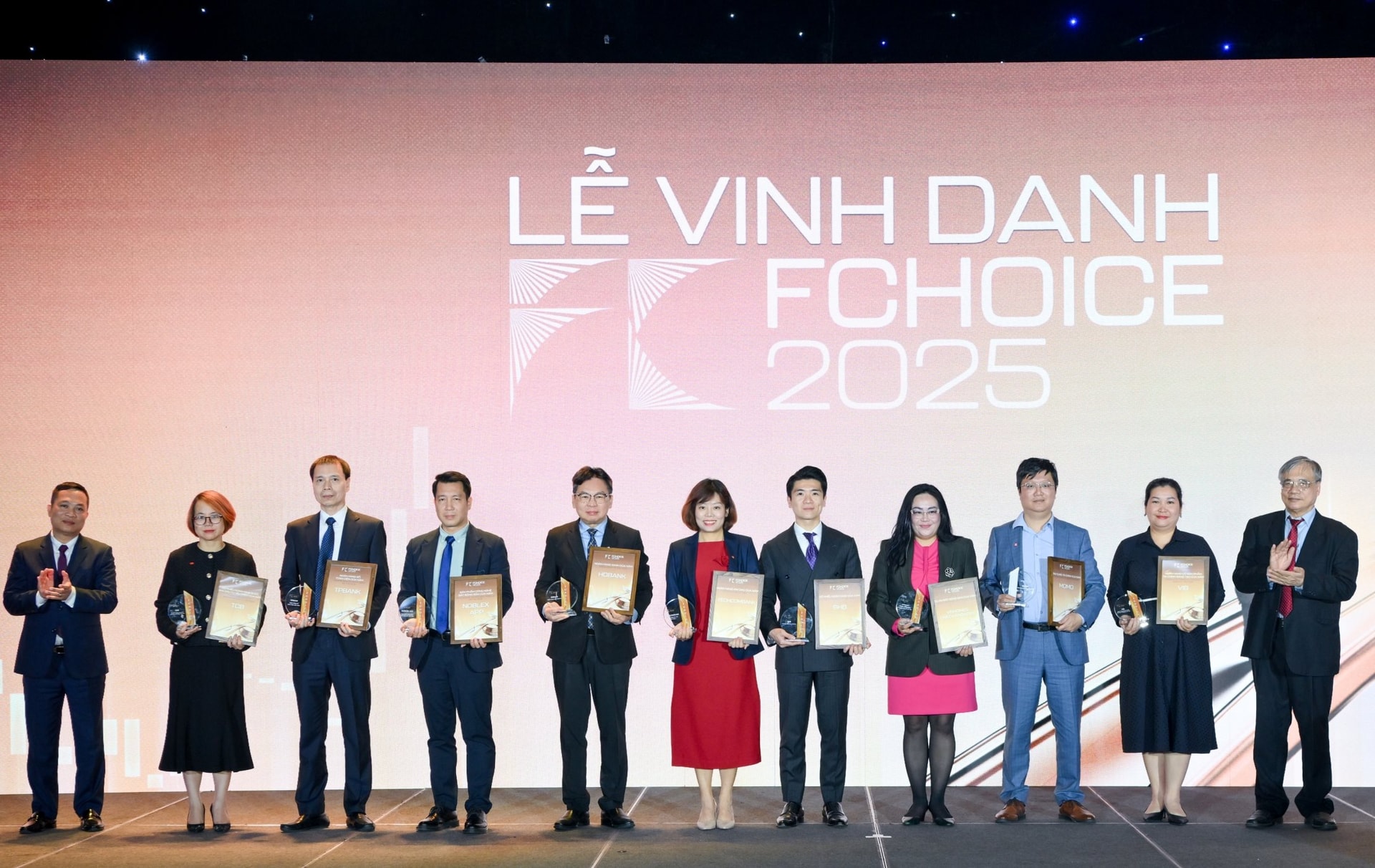 Lễ trao giải FChoice 2025: Vinh danh những thành tựu đầu tiên của Việt Nam trong Kỷ nguyên vươn mình