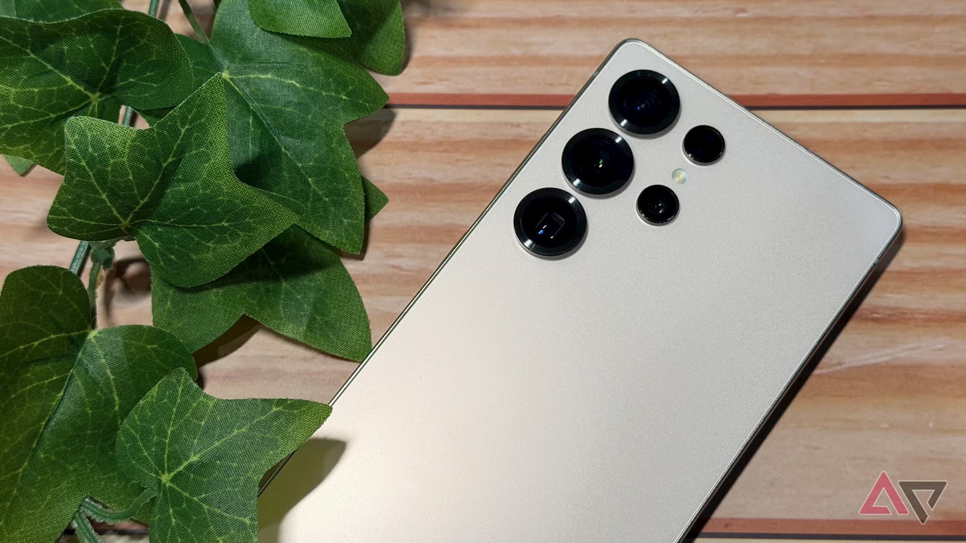 Phóng viên công nghệ: "Từng chê Galaxy S25 Ultra thậm tệ, tôi bất ngờ chuyển sang khen sau 1 năm sử dụng"