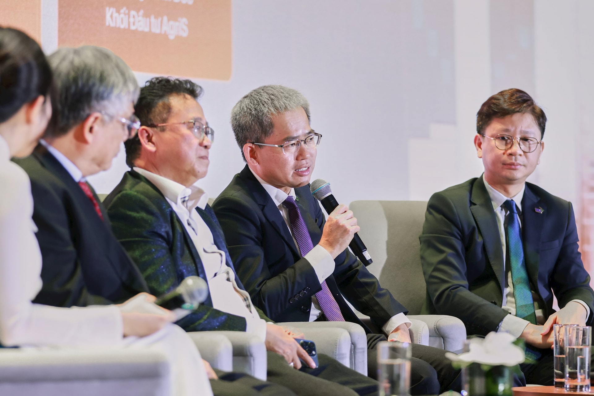 Loạt phát biểu đắt giá tại hội thảo “Động lực tăng trưởng kinh tế 2 chữ số và Cơ hội đầu tư năm 2026”