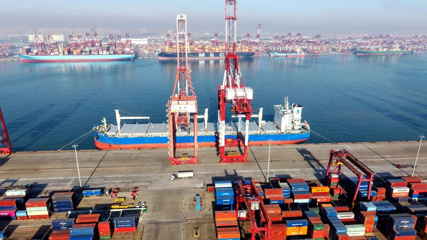 Bất chấp căng thẳng thương mại với Mỹ, Trung Quốc ghi nhận một con số kỷ lục gần 1,2 nghìn tỷ USD, IMF phải lên tiếng 