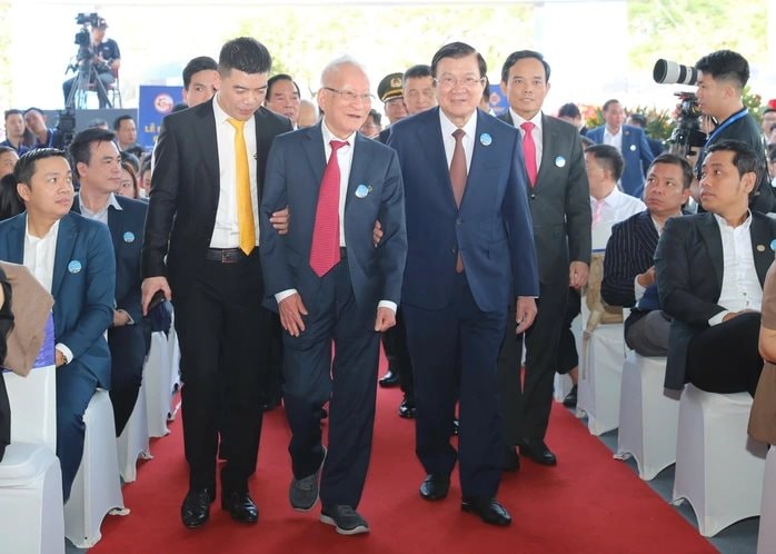 Hàng triệu người dân TP HCM vừa chứng kiến kỷ lục 240.000 tỷ, có 3 "đại gia" đảm nhận trọng trách lớn 