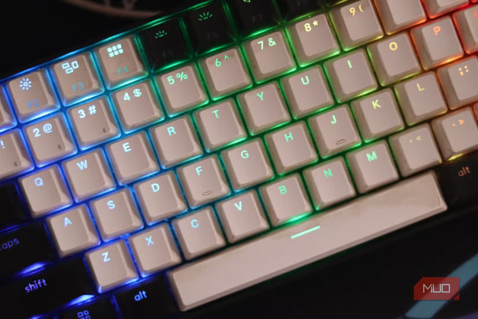 white-mechanical-keyboard.jpg