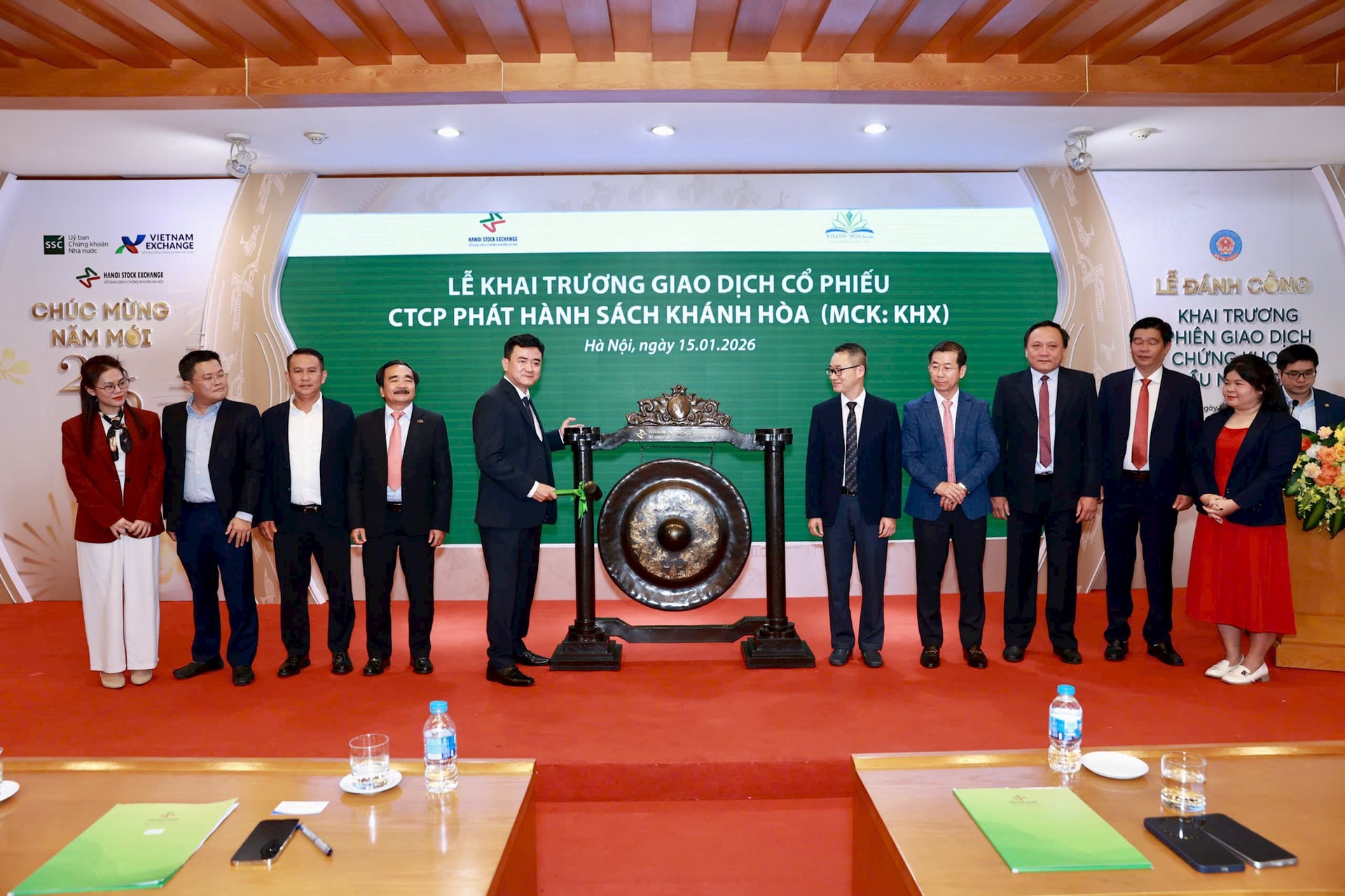 Sách Khánh Hòa (KHX) tăng kịch trần 40% ngay khi chào sàn UPCoM