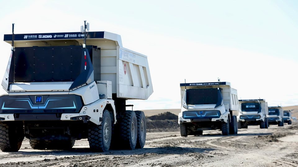 Phát hiện 100 xe tải Trung Quốc không người lái, hoạt động liên tục 24/7, bí mật khai thác kho báu lộ thiên lớn chưa từng có