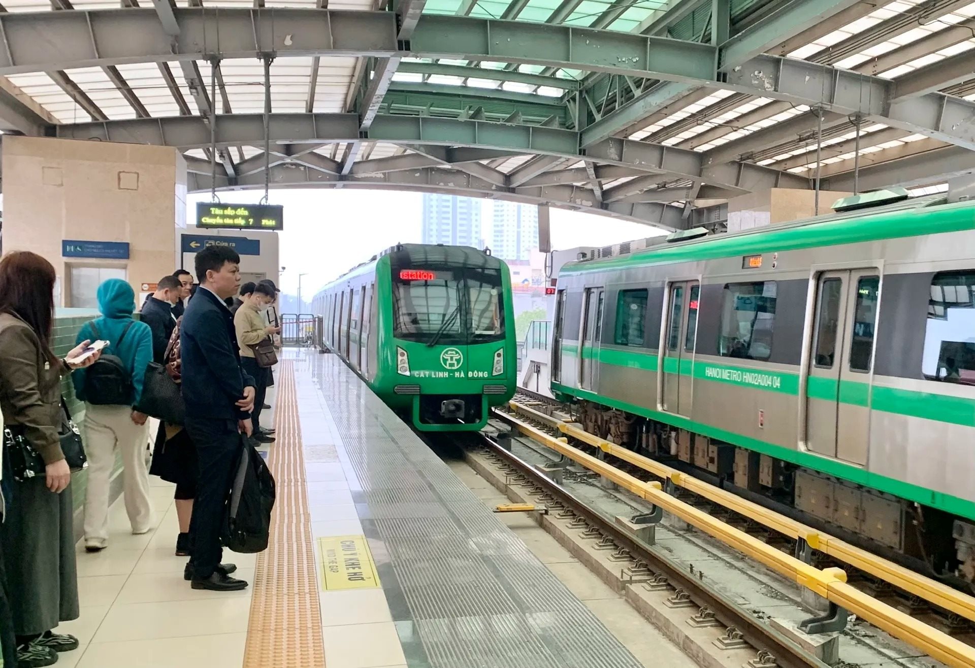 Bình quân 57.000 lượt khách đi tàu điện mỗi ngày, Hà Nội Metro nhận trợ giá gần 900 tỷ từ nhà nước, gấp 6 lần tiền bán vé