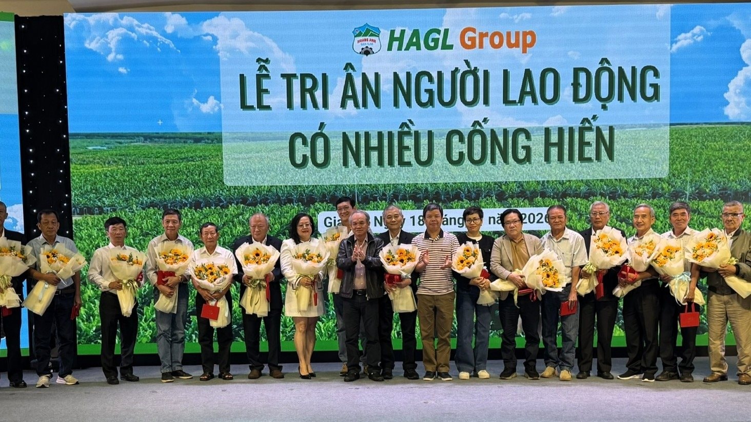 Bầu Đức tặng 339 nhân viên mỗi người 10.000 cổ phiếu: Tôi cảm thấy rất sướng