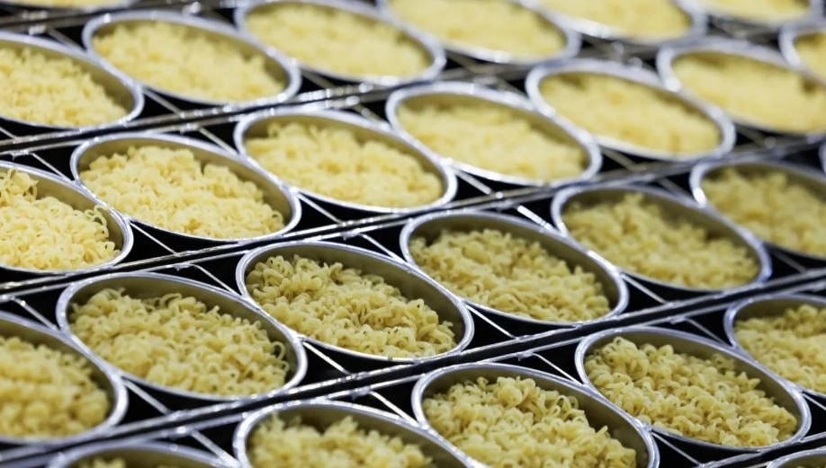 Mì cay vị phô mai đang giúp xuất khẩu thực phẩm của Hàn Quốc đạt mức cao kỷ lục