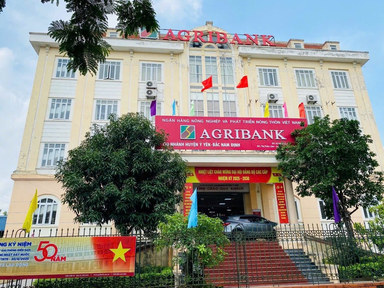 Người phụ nữ Ninh Bình ra ngân hàng Agribank rút tiết kiệm gần nửa tỷ đồng, nhân viên không đồng ý chỉ vì một lý do