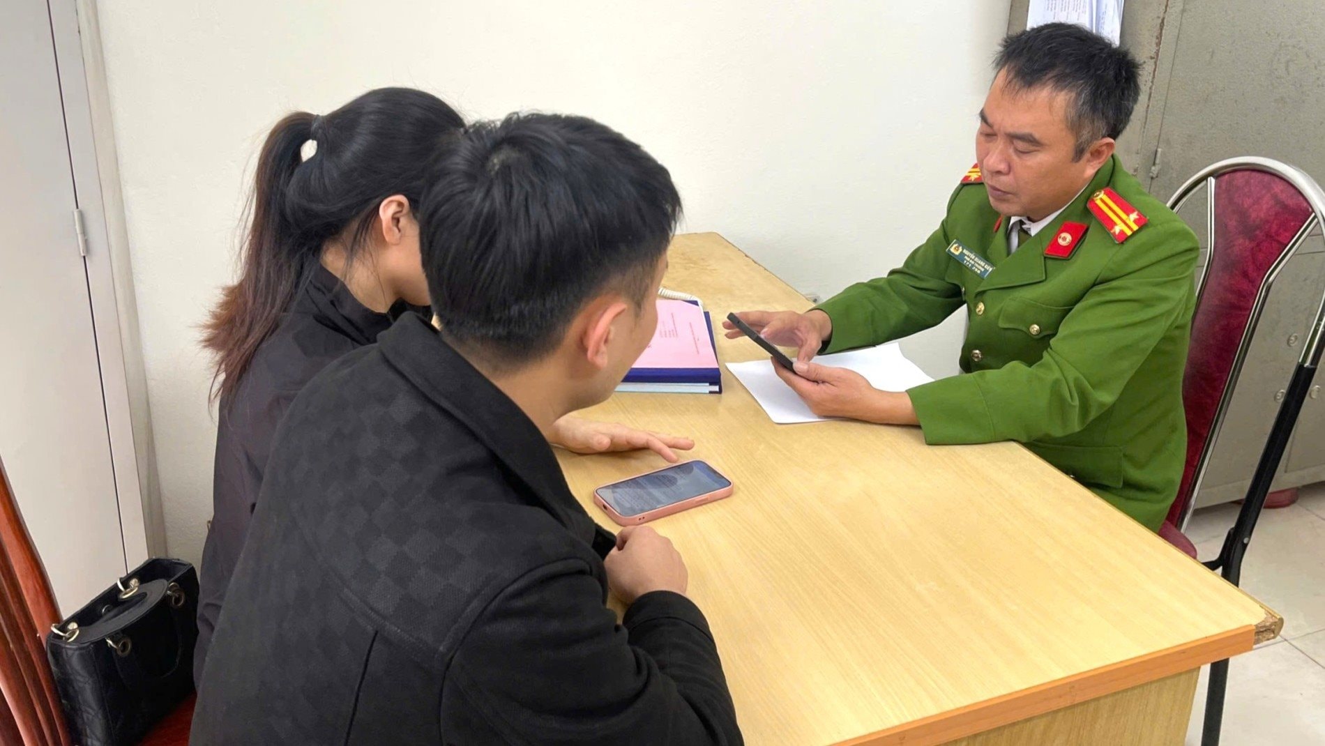 Khách hàng cho xem hình ảnh chuyển khoản thành công 170 triệu đồng, chủ cửa hàng kiểm tra tài khoản rồi báo công an 