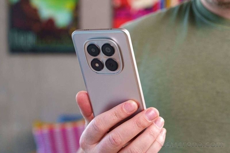 Mở bán đúng 3 ngày thu về doanh số 30.000 máy, dòng smartphone giá từ 6 triệu này có gì hot?