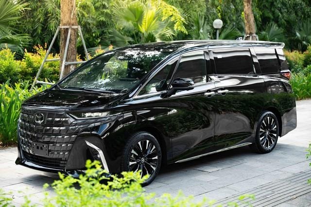 Giá xe Toyota hybrid giảm mạnh ở Việt Nam: Yaris Cross rẻ hơn, Alphard giảm sâu
