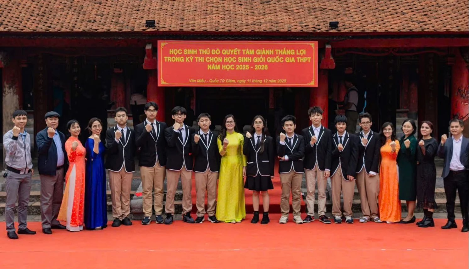 1 trường tư thục ở Hà Nội trao thưởng hàng tỷ đồng cho học sinh giành giải ở kì thi HSG Quốc gia