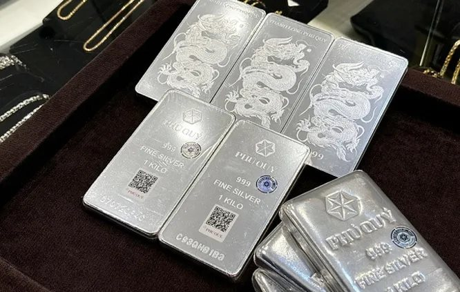 Giá bạc giảm mạnh