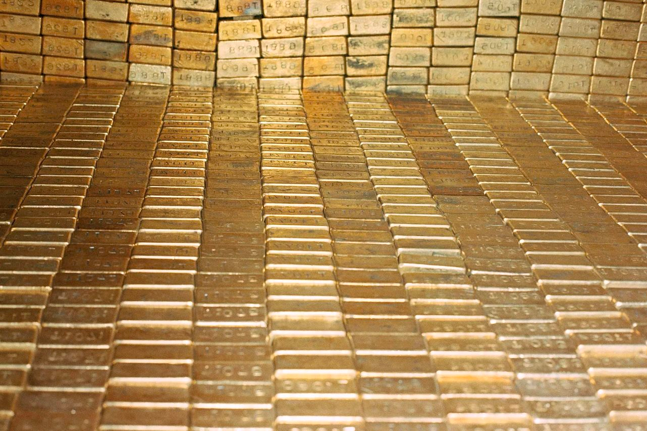 Quốc gia láng giềng Nga quyết phi đô la hoá, tuyên bố dự trữ nhiều vàng hơn cả Ngân hàng trung ương châu Âu