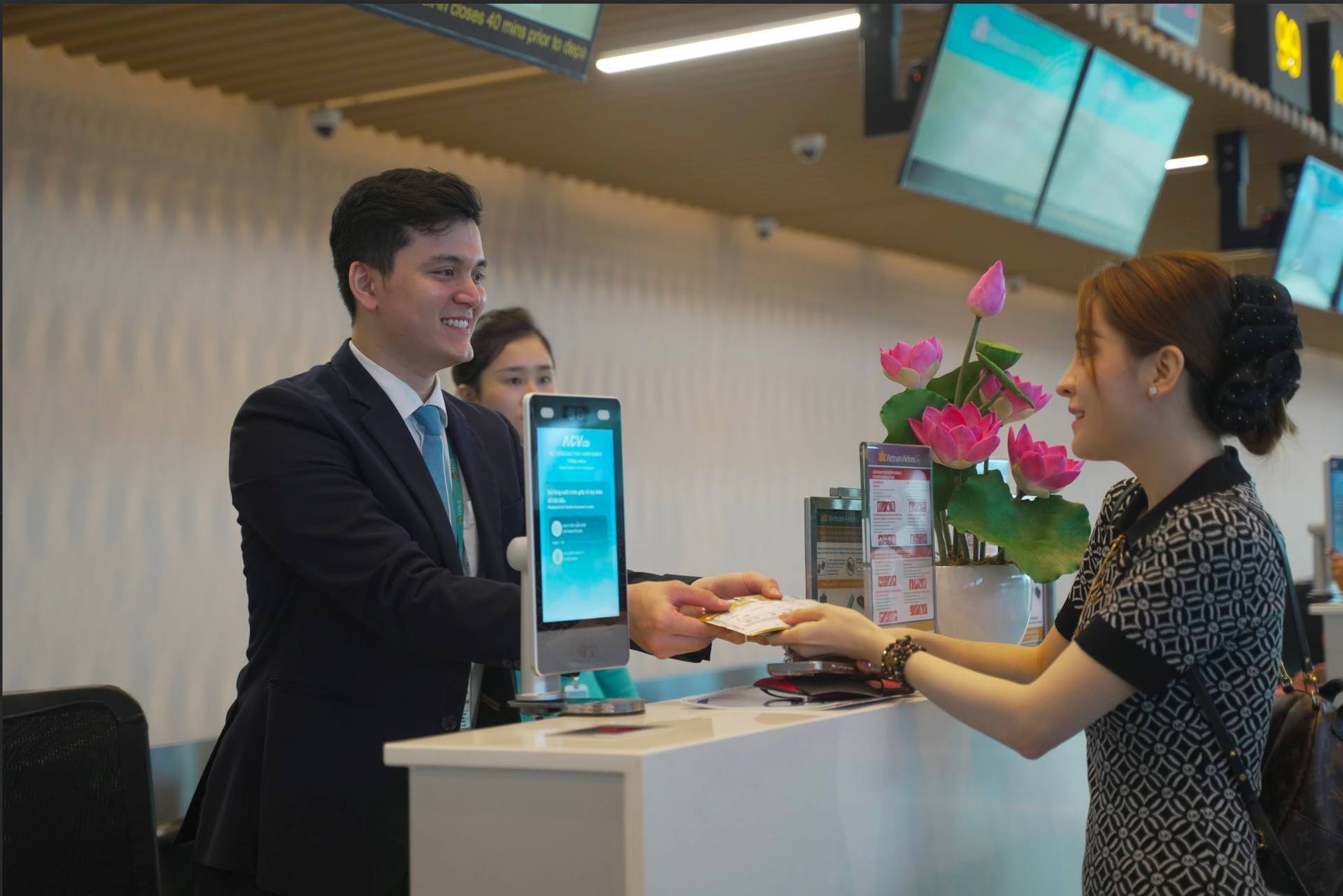 Vietnam Airlines tăng cường bay đêm phục vụ cao điểm Tết Bính Ngọ 2026