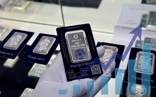 Cú bứt tốc ngoạn mục của bạc ở Việt Nam: Giờ này năm ngoái còn 30 triệu, giờ vượt 100 triệu/kg, ai còn nói 'mua bạc là lỗ' 