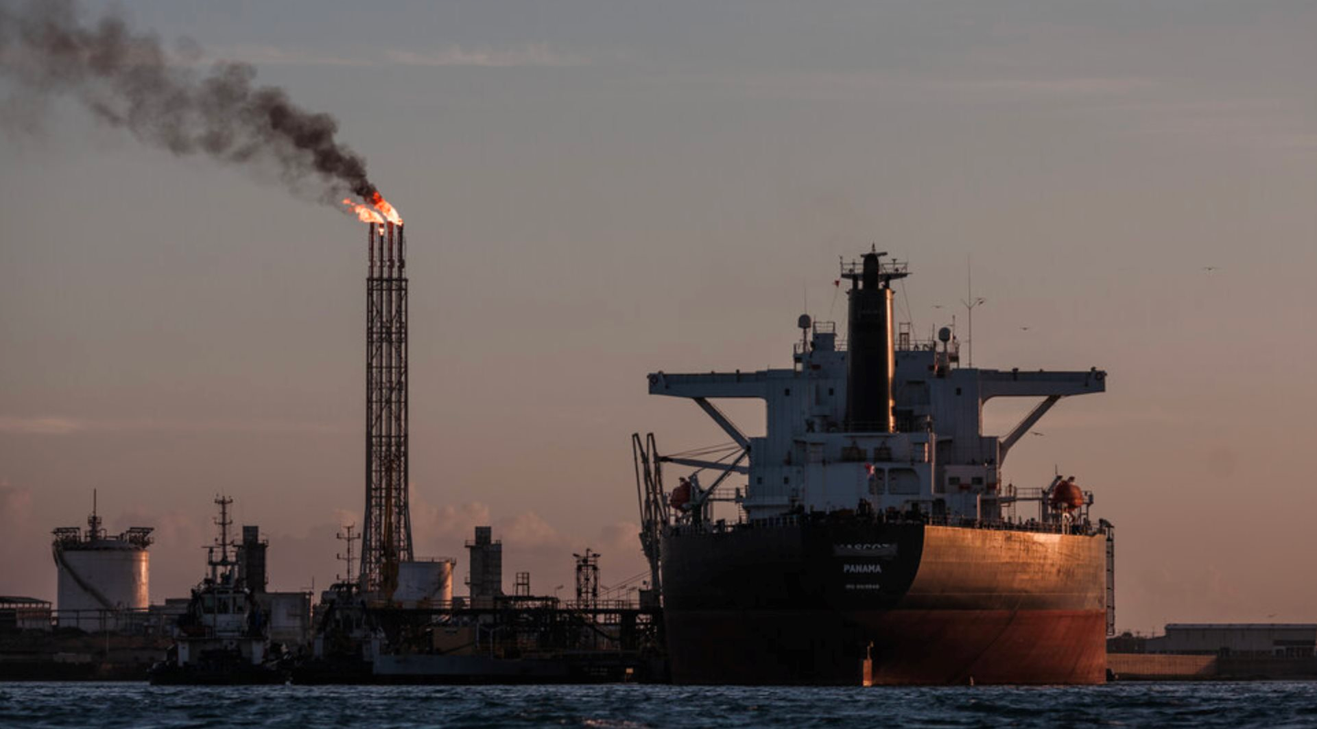 Mua khí đốt nhưng không trả tiền, Venezuela chật vật vì nợ 2 công ty châu Âu 6 tỷ USD 