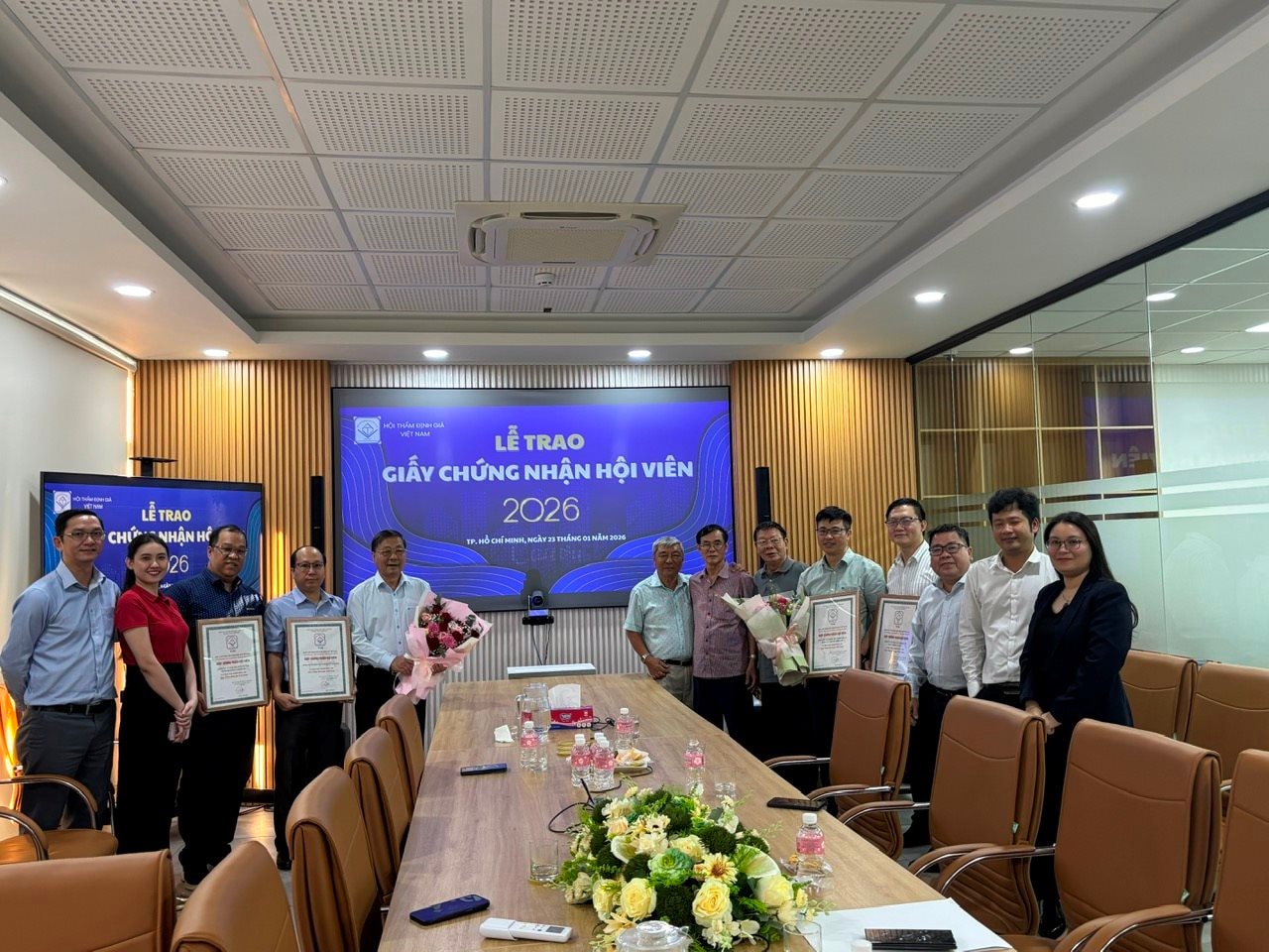 Trao Chứng nhận cho 4 doanh nghiệp trở thành hội viên Hội Thẩm định giá Việt Nam