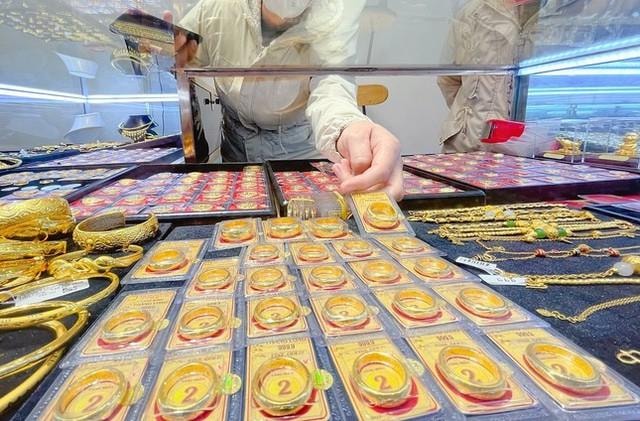 Kỷ lục tuần mới: Giá vàng thế giới lập đỉnh lịch sử, vàng nhẫn chạm 17,6 triệu/chỉ, khi nào lên 20 triệu?